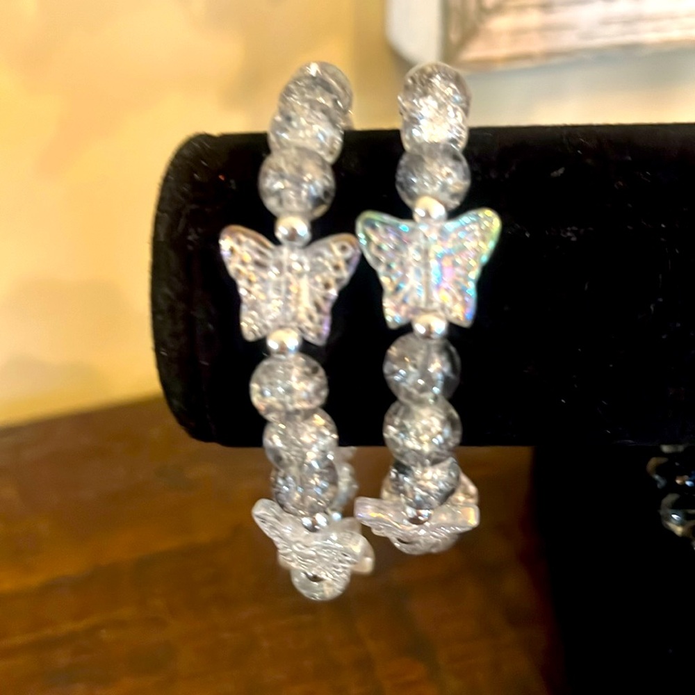 Very cute glass beaded butterfly bracelet. Wear casual or a gift for loved ones.